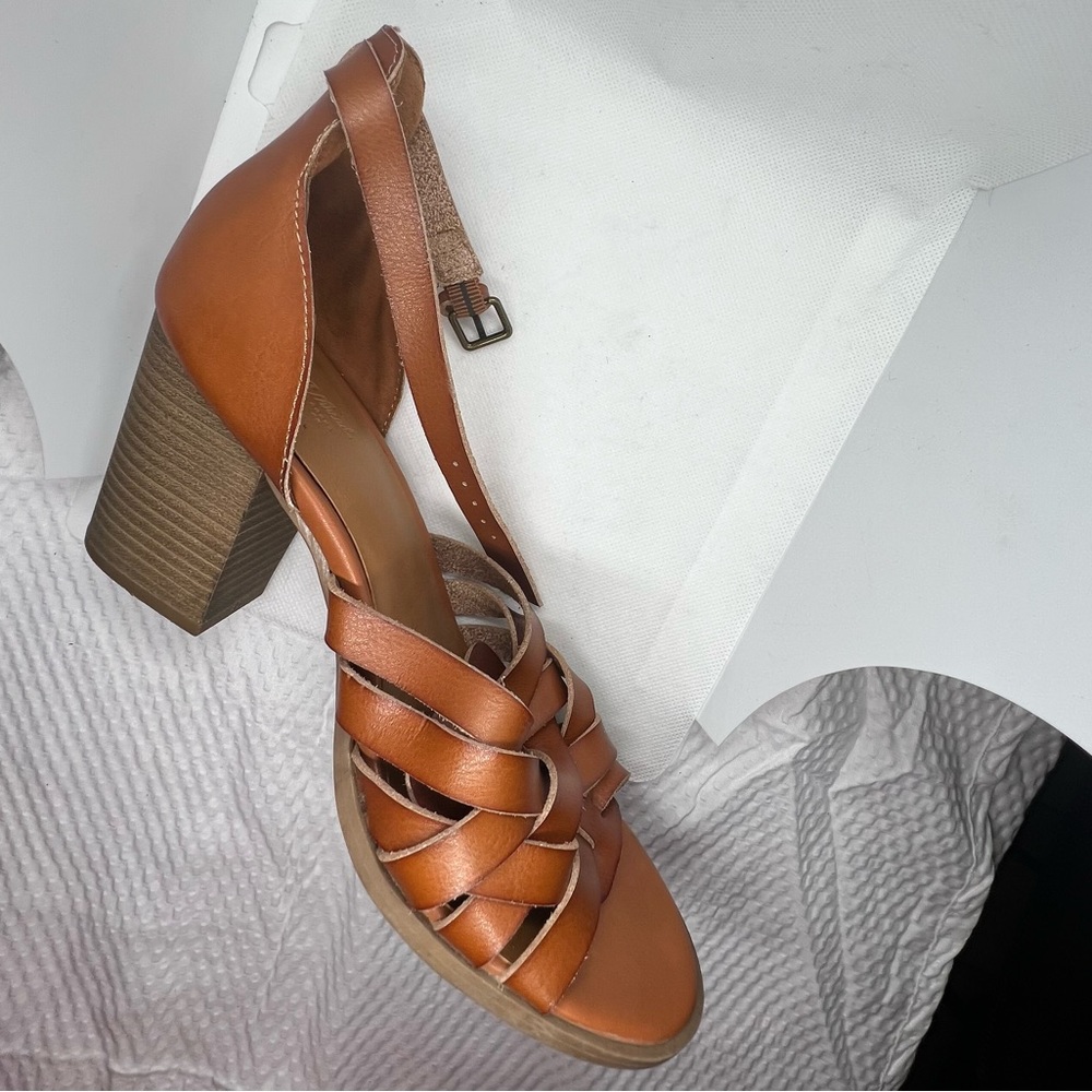 Universal Thread Brown Strappy Heeled Sandals, stacked heels, sz 8 - Picture 6 of 10